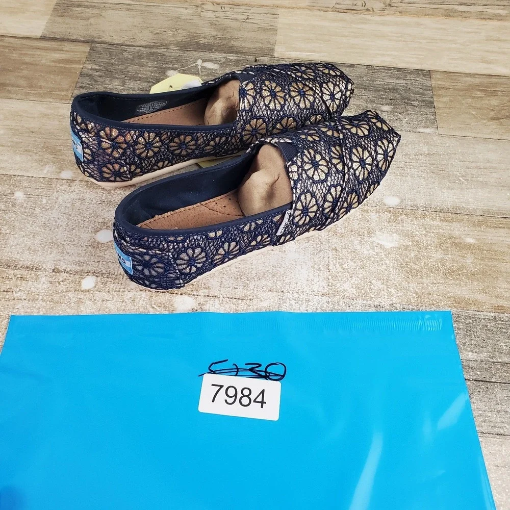 Toms Classics Slip On Flats Sz 5.5‎ Casual Shoes Gold Navy Crochet Glitter